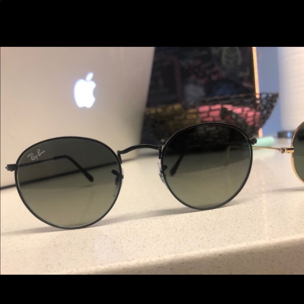 3 pairs of ray bans